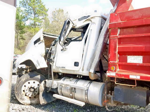 1M2AN09Y88N002538 - 2008 MACK 600 CHU600 WHITE photo 9