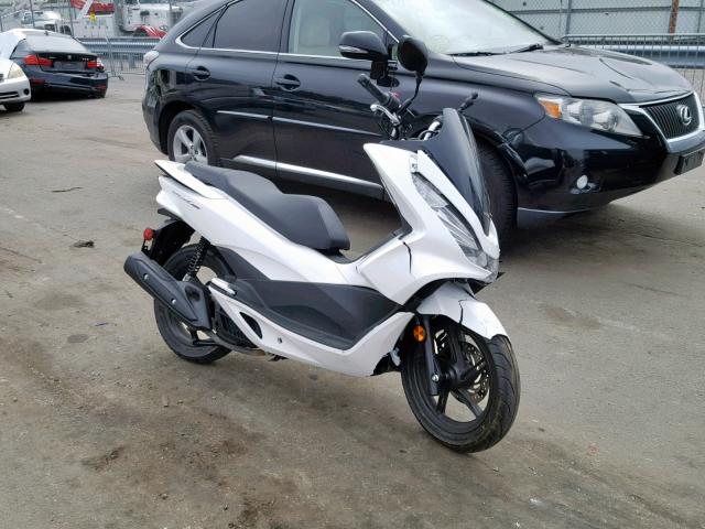 RLHKF1804FY000868 - 2015 HONDA PCX 150 WHITE photo 1