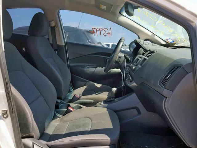 KNADM4A38E6323526 - 2014 KIA RIO LX SILVER photo 5