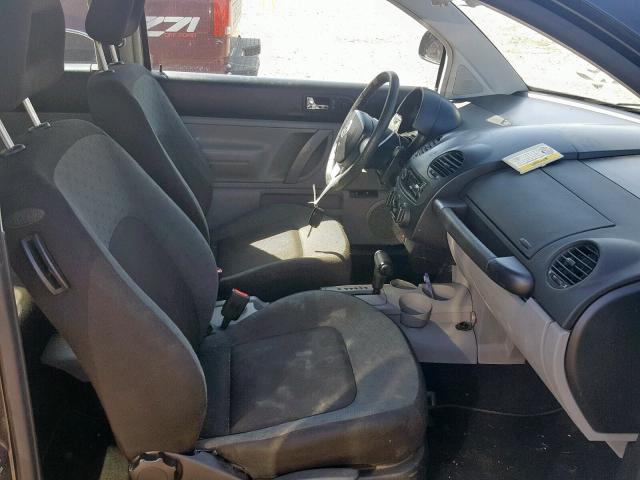 3VWCA21C4XM408987 - 1999 VOLKSWAGEN NEW BEETLE შავი ფოტო 5