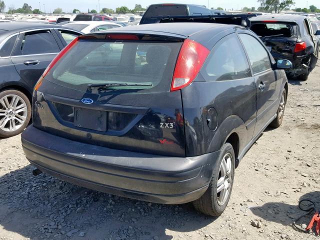 3FAFP31302R139862 - 2002 FORD FOCUS ZX3 BLACK photo 4