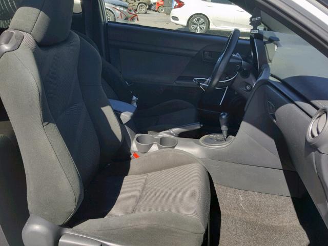 JTKJF5C74B3004944 - 2011 TOYOTA SCION TC WHITE photo 5
