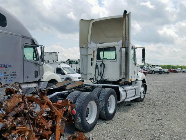 1FUJA6CG85DN58412 - 2005 FREIGHTLINER CONVENTION WHITE photo 4