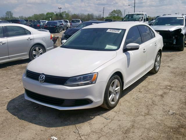 3VWLL7AJ8CM410774 - 2012 VOLKSWAGEN JETTA TDI WHITE photo 2