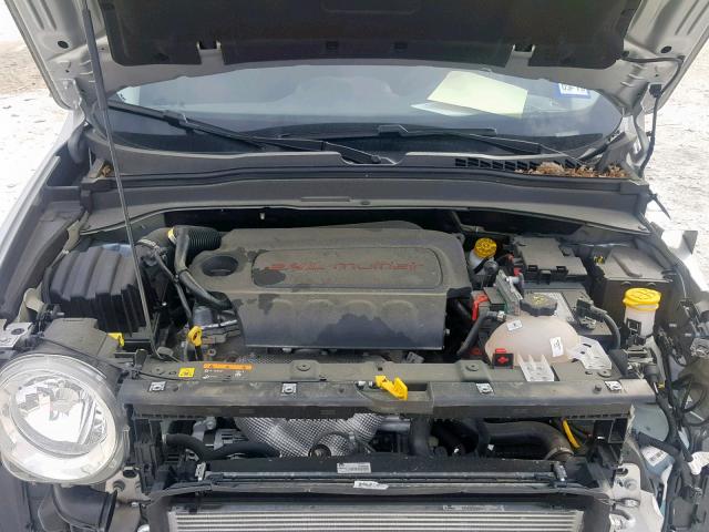 ZACCJAAB7HPE52856 - 2017 JEEP RENEGADE S ვერცხლისფერი ფოტო 7