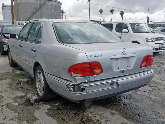 WDBJF72F3VA313265 - 1997 MERCEDES-BENZ E 420 SILVER photo 3