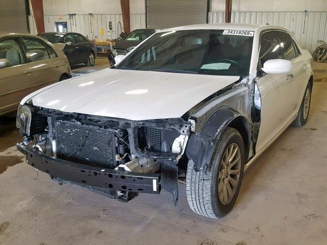 2C3CCAAGXCH142463 - 2012 CHRYSLER 300 WHITE photo 2