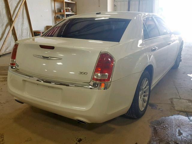 2C3CCAAGXCH142463 - 2012 CHRYSLER 300 WHITE photo 4