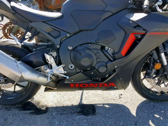 JH2SC7703HK000810 - 2017 HONDA CBR1000 RR BLACK photo 8