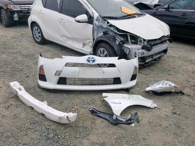 JTDKDTB36E1559754 - 2014 TOYOTA PRIUS C WHITE photo 9