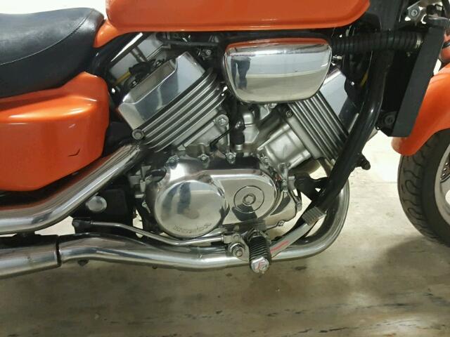 JH2RC43051M700244 - 2001 HONDA VF750 C ORANGE photo 7