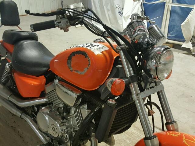 JH2RC43051M700244 - 2001 HONDA VF750 C ORANGE photo 9