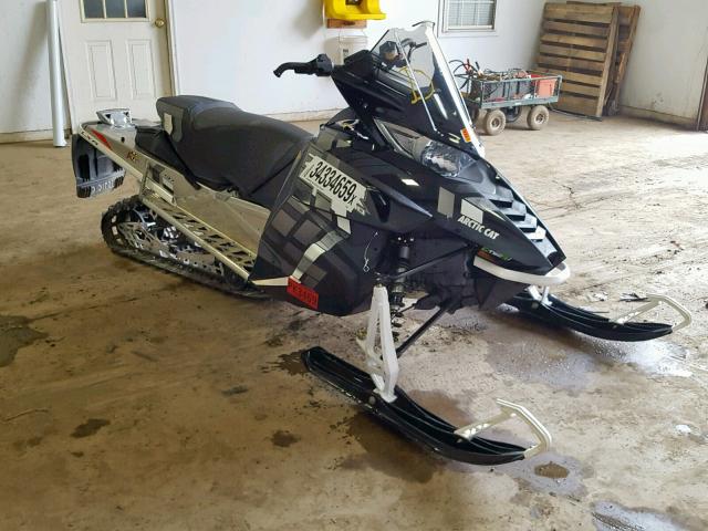 4UF17SNW7HT110300 - 2017 ARCT SNOWMOBILE BLACK photo 1