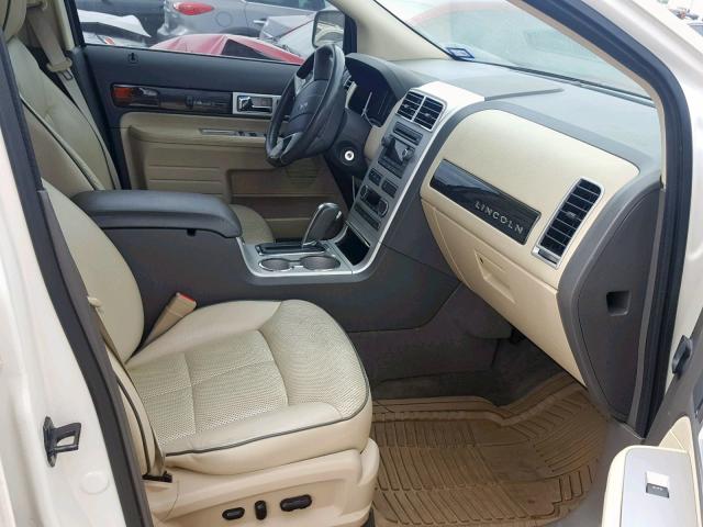 2LMDU68C78BJ02686 - 2008 LINCOLN MKX WHITE photo 5