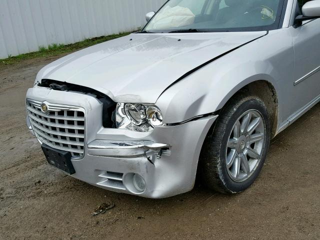 2C3LA33G38H110136 - 2008 CHRYSLER 300 LIMITE SILVER photo 9