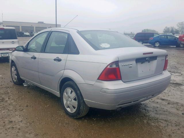 1FAFP34N06W148576 - 2006 FORD FOCUS ZX4 SILVER photo 3