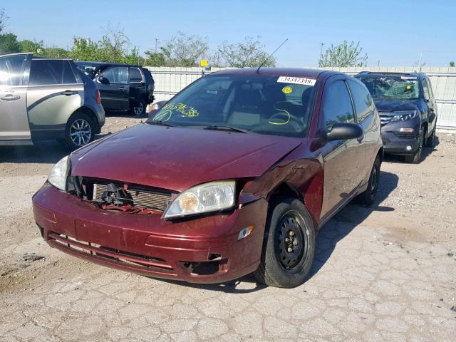 1FAFP31N27W346288 - 2007 FORD FOCUS ZX3 MAROON photo 2