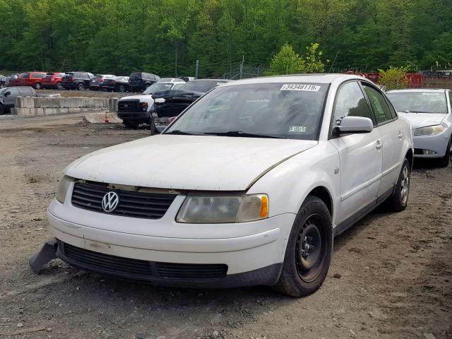 WVWMA23B8YP229360 - 2000 VOLKSWAGEN PASSAT GLS WHITE photo 2