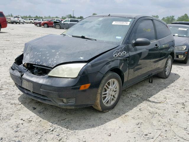 3FAFP31N75R150556 - 2005 FORD FOCUS ZX3 BLACK photo 2