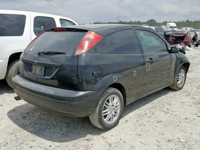 3FAFP31N75R150556 - 2005 FORD FOCUS ZX3 BLACK photo 4