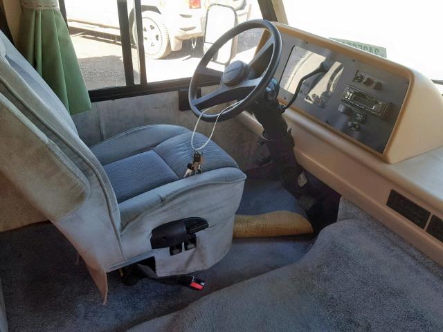 1GBKP37J2T3317533 - 1997 WINNEBAGO WARRIOR WHITE photo 5