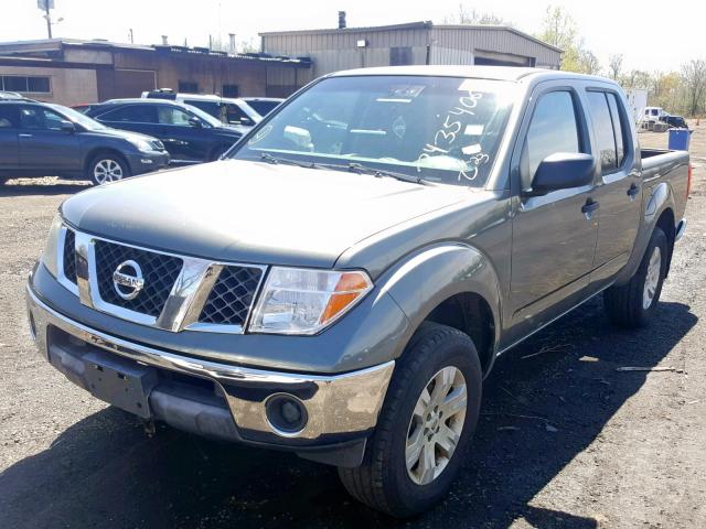 1N6AD07W18C439105 - 2008 NISSAN FRONTIER C GRAY photo 2