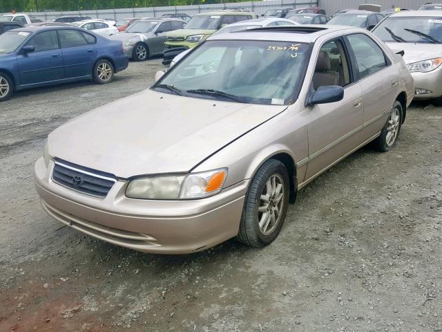 4T1BF28K1YU943989 - 2000 TOYOTA CAMRY LE GOLD photo 2