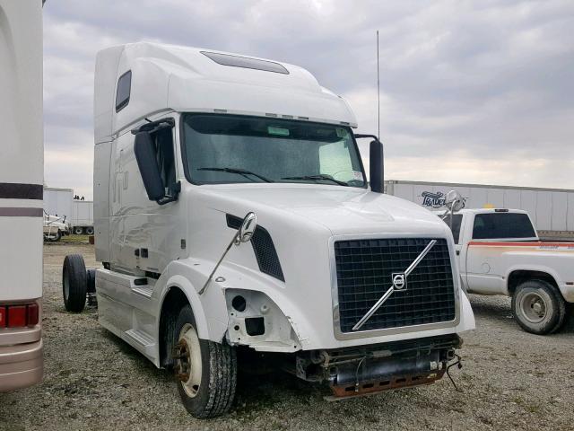 4V4NC9EH2CN546374 - 2012 VOLVO VN VNL WHITE photo 1