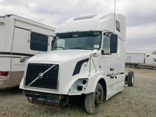 4V4NC9EH2CN546374 - 2012 VOLVO VN VNL WHITE photo 2