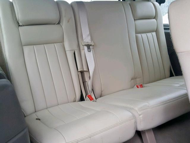 5LMFU28R24LJ25379 - 2004 LINCOLN NAVIGATOR შავი ფოტო 9