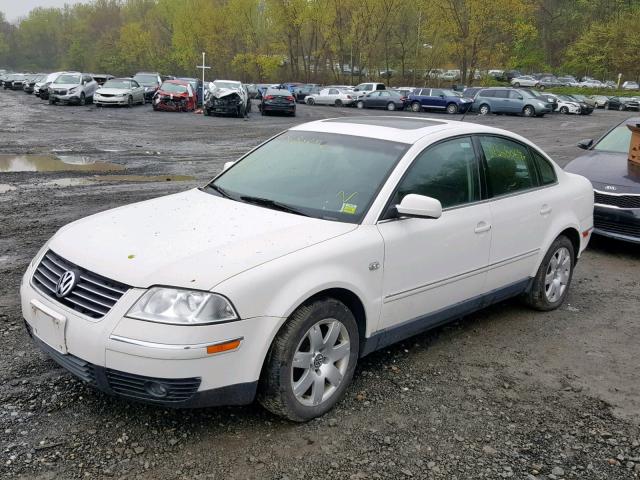 WVWTH63B21E158818 - 2001 VOLKSWAGEN PASSAT GLX WHITE photo 2