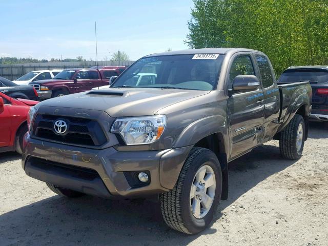 5TFUU4EN8FX111834 - 2015 TOYOTA TACOMA ACC GOLD photo 2