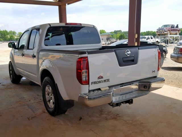 1N6AD07U19C404158 - 2009 NISSAN FRONTIER C WHITE photo 3