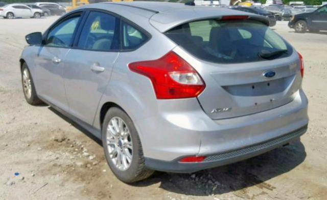 1FAHP3K24CL147574 - 2012 FORD FOCUS SE SILVER photo 3