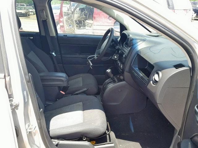 1J4NT4FA4AD659384 - 2010 JEEP COMPASS SP 银色 照片 5