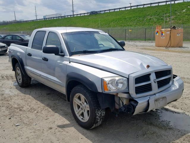 1D7HW48J47S118367 - 2007 DODGE DAKOTA QUA SILVER photo 1