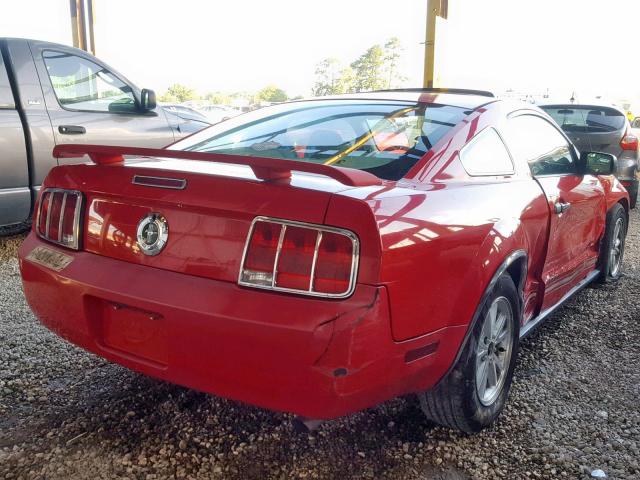 1ZVHT80NX85140783 - 2008 FORD MUSTANG RED photo 4