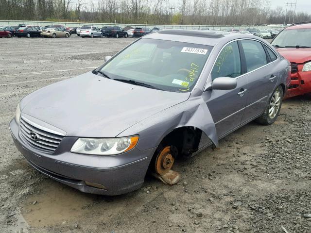 KMHFC46F56A126650 - 2006 HYUNDAI AZERA SE GRAY photo 2