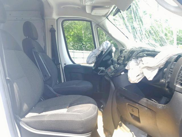 3C6TRVDG6JE114480 - 2018 RAM PROMASTER WHITE photo 5