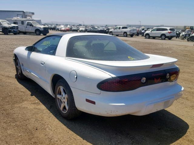 2G2FS22K222107460 - 2002 PONTIAC FIREBIRD WHITE photo 3