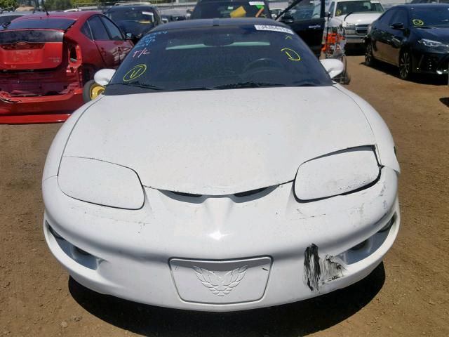 2G2FS22K222107460 - 2002 PONTIAC FIREBIRD WHITE photo 9