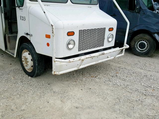 5B4KPD25073422966 - 2007 WORKHORSE CUSTOM CHASSIS COMMERCIAL WHITE photo 9