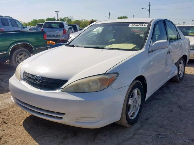 4T1BF30KX2U026090 - 2002 TOYOTA CAMRY LE WHITE photo 2