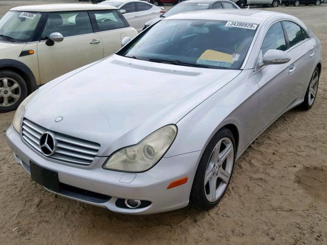 WDDDJ72XX7A089720 - 2007 MERCEDES-BENZ CLS 550 SILVER photo 2