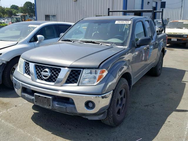 1N6AD07U16C400347 - 2006 NISSAN FRONTIER C GRAY photo 2