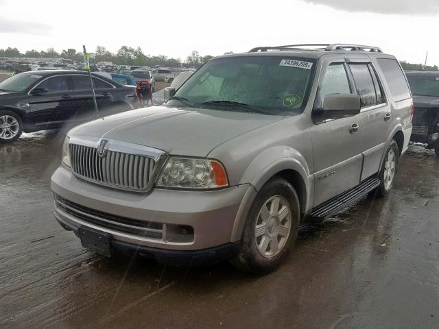 5LMFU28546LJ05456 - 2006 LINCOLN NAVIGATOR SILVER photo 2