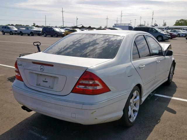 WDBRF52H77A953832 - 2007 MERCEDES-BENZ C 230 WHITE photo 4