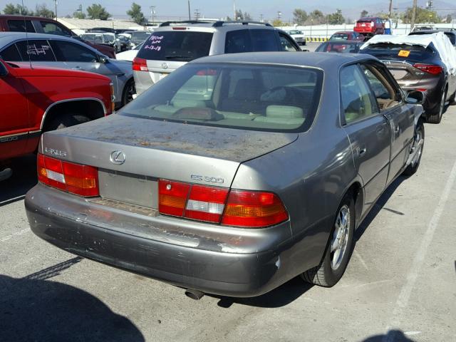 JT8BF22G1V0007400 - 1997 LEXUS ES 300 GRAY photo 4