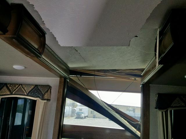 4YDF37324J4700960 - 2018 KEYSTONE MONTANA TWO TONE photo 9