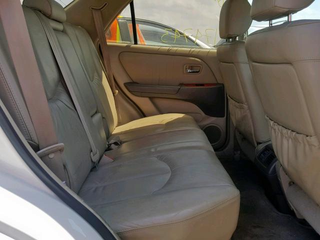 JTJGF10U920130106 - 2002 LEXUS RX 300 WHITE photo 6